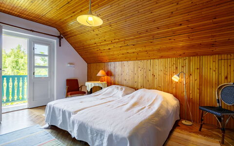Schilf: Mueble, Propiedad, Ventana, Comodidad, Madera, Edificio, Cama, Marco De La Cama, Suelo, Piso