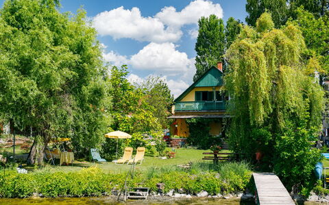 Schilf: Planta, Nube, Cielo, Edificio, Agua, Verde, Paisaje Natural, Árbol, Casa, Vegetación