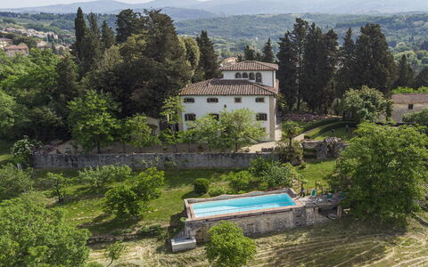 Villa Vigliano: Planta, Edificio, Planta De La Comunidad, Ventana, Árbol, Paisaje Natural, El Terreno Del Lote, Vegetación, Casa, Montaña