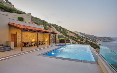 Amfitriti Luxury Villa