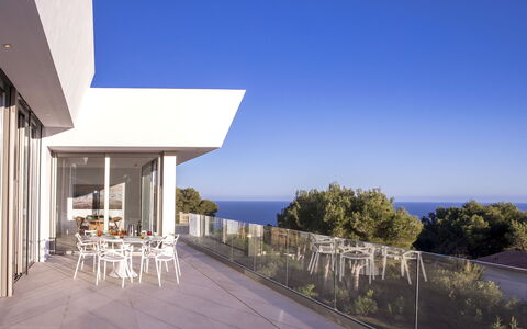 Villa Halcon al Mar: Cielo, Planta, Edificio, Silla, Sombra, Balneario, Madera, Casa, Porche, Condominio