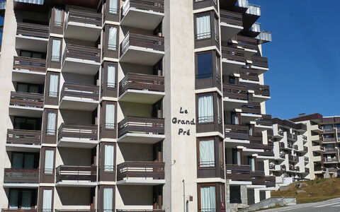Tignes 230: Edificio, Tiempo De Día, Propiedad, Cielo, Bloque De Pisos, Diseño Urbano, Condominio, Rectángulo, Barrio, Árbol