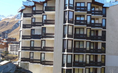 Tignes 230: Edificio, Propiedad, Cielo, Ventana, Bloque De Pisos, Planta, Diseño Urbano, Condominio, Barrio, Barrio Residencial