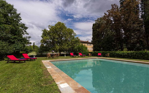 Villa Vorno: Agua, Planta, Nube, Cielo, Piscina, Árbol, Edificio, El Terreno Del Lote, Ocio, Paisaje Natural