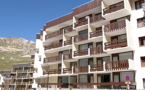 Tignes 245: Edificio, Cielo, Tiempo De Día, Propiedad, Ventana, Diseño Urbano, Arquitectura, Condominio, Barrio, Bloque De Pisos