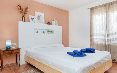 El Suro: Mueble, Cama, Diseño De Interiores, Habitación, Lecho, Sábana, Pared, Suelo, Piso, Madera