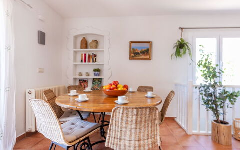 El Suro: Mueble, Diseño De Interiores, Mesa, Silla, Madera, Piso, Cocina Y Comedor Mesa, Comedor, Habitación, Suelo