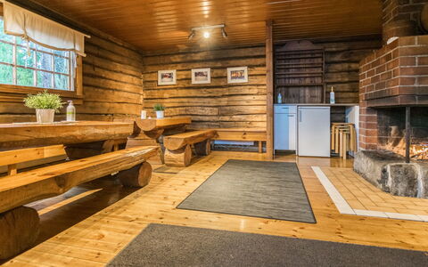Myllylä: Cama, Mueble, Habitación, Diseño De Interiores, Lecho, Sábana, Piso, Madera, Suelo, Habitación