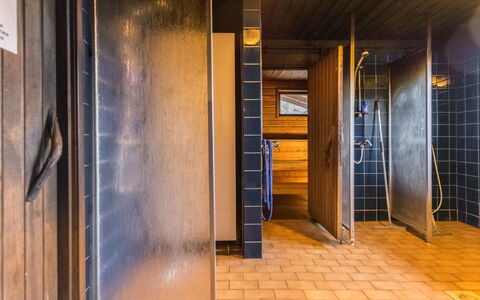 Myllylä: Cama, Mueble, Habitación, Diseño De Interiores, Lecho, Sábana, Piso, Madera, Suelo, Habitación