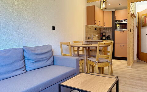 Tignes 310: Piso, Diseño De Interiores, Suelo, Mueble, Madera, Habitación, Techo, Departamento, Sala, Manchas De Madera