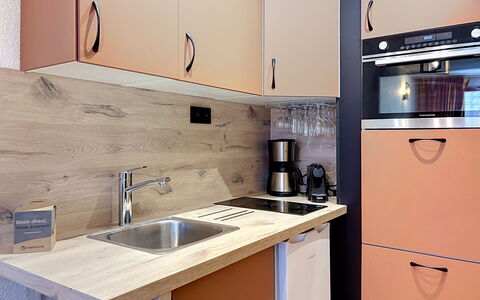 Tignes 310: Aparato De Cocina, Cocina, Mostrador, Gabinetes, Electrodoméstico, Fregadero, Electrodoméstico, Mueble, Madera, Diseño De Interiores