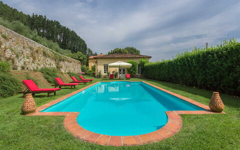 Villa Cantignano: Agua, Planta, Nube, Cielo, Paisaje Natural, Árbol, Cuerpo De Agua, Ocio, Paisaje, Hierba
