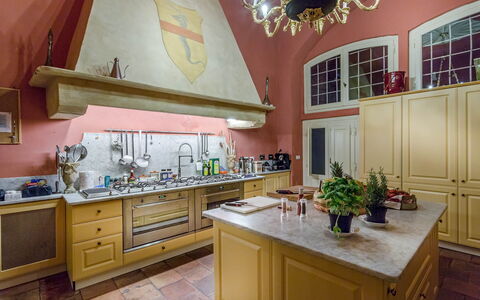 Villa Cantignano: Mostrador, Gabinetes, Propiedad, Mueble, Cocina, Lavabo, Cajón, Edificio, Madera, Diseño De Interiores