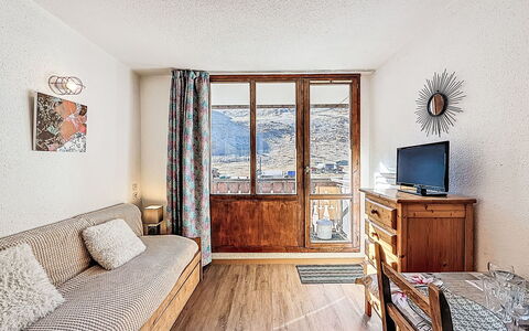 Tignes 330: Mueble, Habitación, Departamento, Habitación, Cama, Manchas De Madera, Lecho, Sábana, Marco, Linos