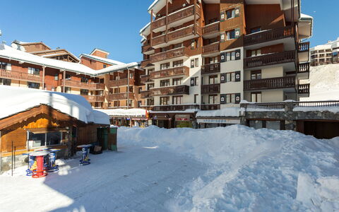 Tignes 330: Cielo, Edificio, Propiedad, Nieve, Ventana, Congelación, Casa, Barrio, Diseño Urbano, Barrio Residencial