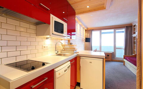 Tignes 390: Mostrador, Propiedad, Habitación, Gabinetes, Cocina, Mueble, Diseño De Interiores, Edificio, Lavabo, Techo