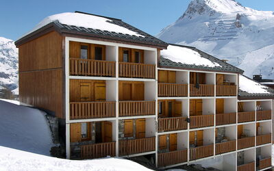 Tignes 450: Nieve, Cielo, Propiedad, Pendiente, Madera, Montaña, Ventana, Árbol, Techo, Bienes Raíces