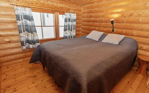 Lakka: Madera, Suelo, Piso, Marrón, Manchas De Madera, Techo, Habitación, Madera Dura, Sábana, Linos