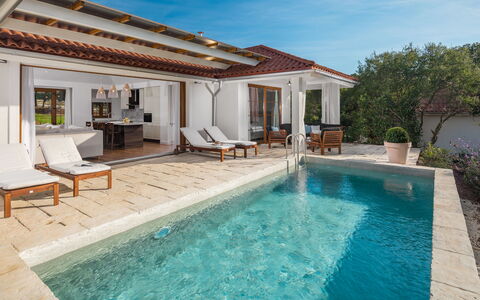 Rovinj Bale 311: Mueble, Mesa, Edificio, Silla, Ventana, Madera, Piso, Sombra, Suelo, Porche