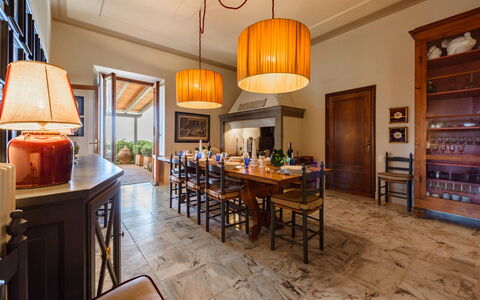 Villa Agnola: Mesa, Propiedad, Mueble, Madera, Encendiendo, Silla, Diseño De Interiores, Cocina, Suelo, Lámpara