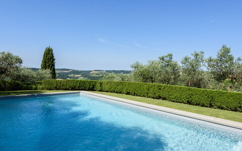 Villa Agnola: Agua, Cielo, Los Recursos Hídricos, Propiedad, Paisaje Natural, Planta, Azur, Piscina, Botánica, Árbol