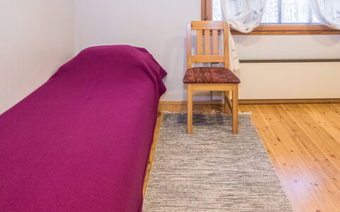 Mänty: Piso, Suelo, Madera, Diseño De Interiores, Suelos De Madera, Cama, Habitación, Mueble, Habitación, Sábana