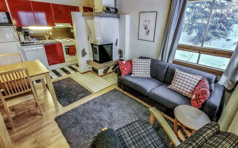 Rukaköngäs 24: Casa, Casa, Suelo, Mueble, Sofá, Sala, Departamento, Habitación, Cabaña