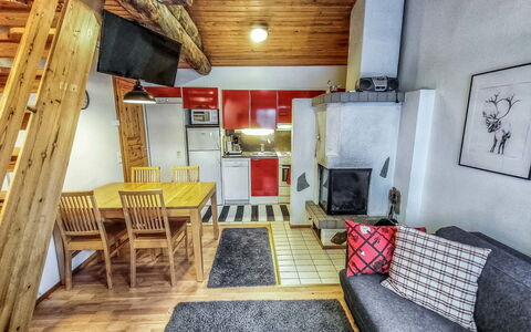 Rukaköngäs 24: Madera, Casa, Habitación, Techo, Cuarto De Troncos, Madera Dura, Manchas De Madera, Sala, La Luz Del Día, Congelación