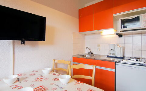 Carlines 1 - 46: Habitación, Naranja, Propiedad, Rojo, Mueble, Cocina, Diseño De Interiores, Edificio, Casa, Bienes Raíces