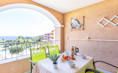 Alojamiento:&nbsp;Le Village (E1 214) 400.50