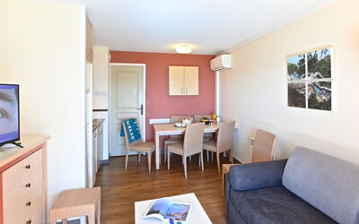 Alojamiento:&nbsp;Le Village (E1 309) 400.67