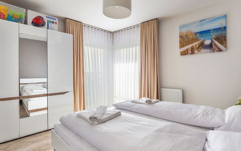 Pięć Mórz: Propiedad, Mueble, Edificio, Comodidad, Azur, Madera, Marco De La Cama, Diseño De Interiores, Encendiendo
