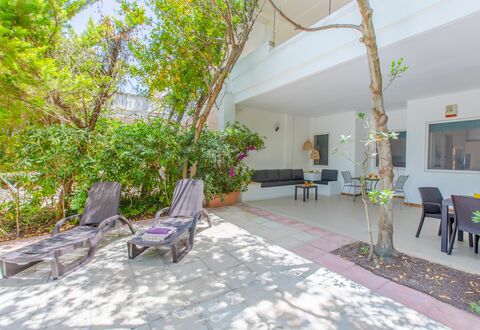 Villa Talise: Mueble, Planta, Silla, Mesa, Amarillo, Diseño De Interiores, Edificio, Planta De Casa, Sofá, Maceta