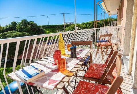 Apartment Fernanda - Levanto: Cielo, Mesa, Propiedad, Mueble, Silla, Árbol, Mueble Para Exteriores, Madera, Mesa Al Aire Libre, Ocio