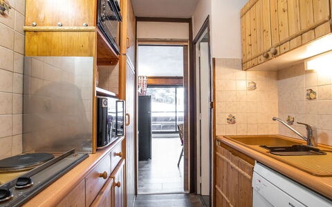 Les Menuires 230: Gabinetes, Mostrador, Propiedad, Edificio, Cocina, Lavabo, Madera, Encendiendo, Diseño De Interiores