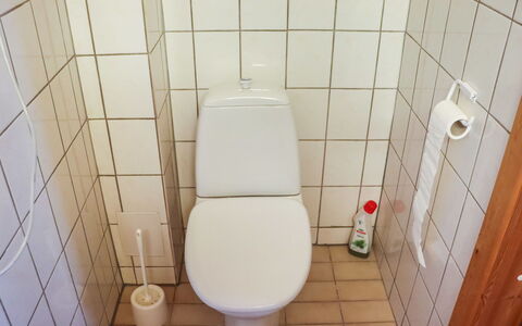 Alppi 6B Paritalo: Asiento Del Baño, Baño, Baño, Arreglo De Tubería, Piso, Suelo, Plomería, Loseta, Habitación
