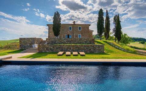 Casa Insieme: Nube, Agua, Cielo, Planta, Propiedad, Azul, Edificio, Verde, Azur, Paisaje Natural