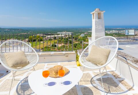 Romeo e Giulietta - Terrazza Vista Mare: Cielo, Mesa, Mueble, Vajilla, Producto, Silla, Azur, Mueble Para Exteriores, Diseño De Interiores, Edificio