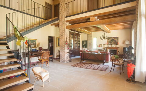 Villa Monia: Mueble, Propiedad, Madera, Diseño De Interiores, Suelo, Piso, Pared, Madera Dura, Planta De Casa, Bienes Raíces
