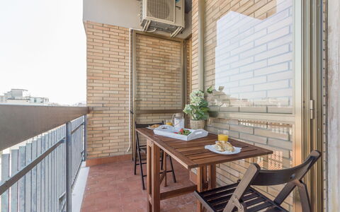 Cattolica Sea Loft: Mesa, Mueble, Propiedad, Edificio, Maceta, Madera, Silla, Cocina, Ladrillo, Planta