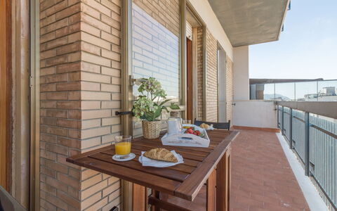 Cattolica Sea Loft: Mesa, Propiedad, Vajilla, Edificio, Ventana, Comida, Madera, Cielo, Diseño De Interiores, Sombra