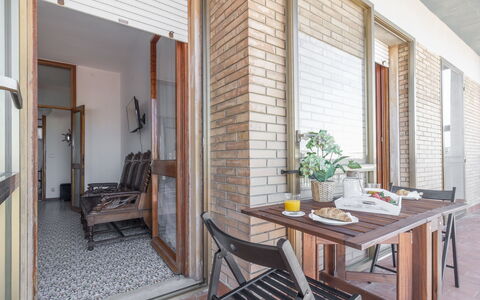 Cattolica Sea Loft: Mueble, Mesa, Maceta, Ventana, Madera, Planta De Casa, Edificio, Diseño De Interiores, Silla, Puerta