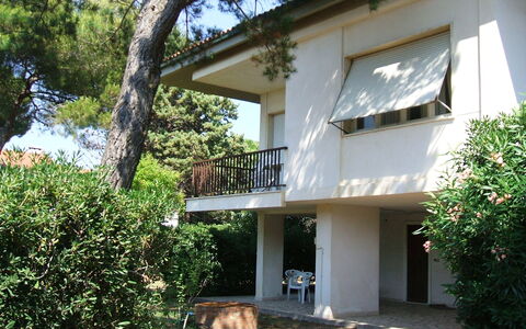 Casa Argentario: Edificio, Planta, Sombra, Árbol, Arquitectura, Cabaña, Ocio, Barrio Residencial, Bienes Raíces, Ventana
