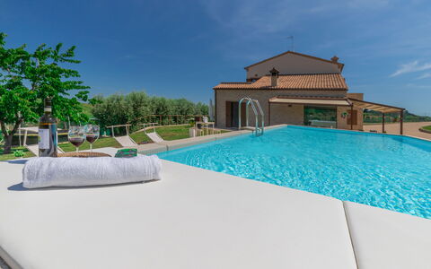 Villa Clair: Agua, Cielo, Propiedad, Planta, Edificio, Piscina, Azur, Sombra, Árbol, Casa