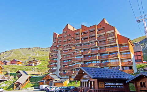 Val Thorens 130: Cielo, Edificio, Propiedad, Infraestructura, Diseño Urbano, Arquitectura, Barrio, Barrio Residencial, Madera