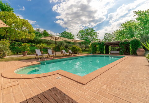 Villa La Picena: Nube, Agua, Planta, Piscina, Cielo, Árbol, Silla, Sombra, Arecales, Hierba