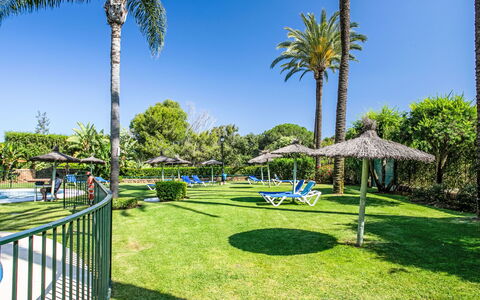 Los Patios de Santa Maria: Azul, Sombra, Ocio, Jardín, Recurso, Paisajismo, Césped, Eco Hotel, Parque