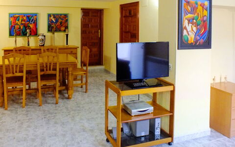 Villa Mar: Mueble, Mesa, Diseño De Interiores, Suelo, Pared, Madera, Piso, Bienes Raíces, Sala, Madera Dura