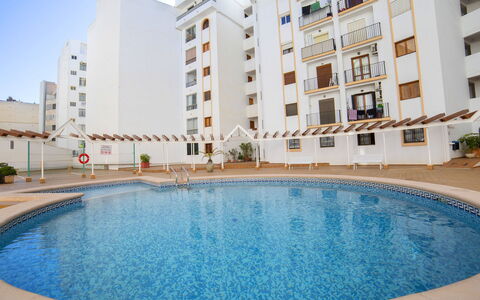 Calpe Calp 822: Agua, Propiedad, Edificio, Ventana, Piscina, Azur, Cielo, Planta, Ocio, Agua