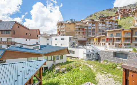 Val Thorens 190: Nube, Cielo, Edificio, Tiempo De Día, Propiedad, Planta, Ventana, Azur, Arquitectura, Diseño Urbano